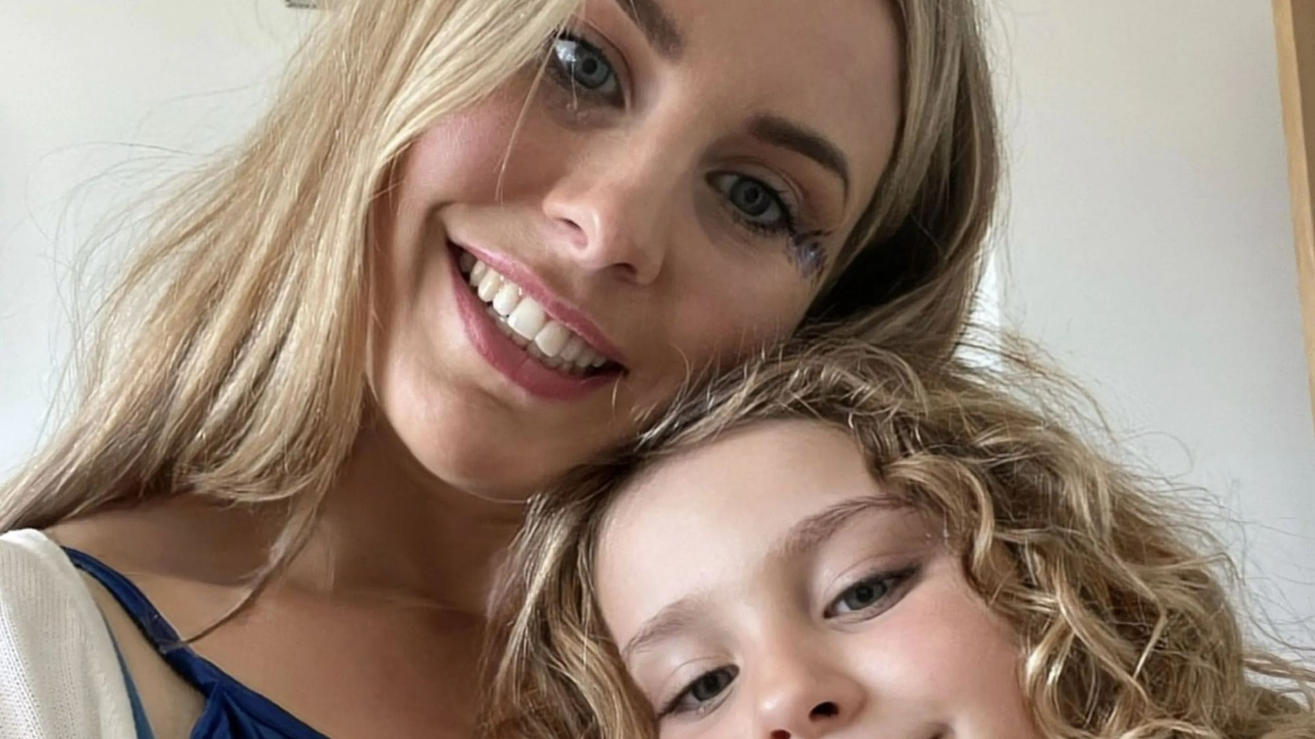 Mum who fears she won’t see her daughter grow up warns ‘don’t use body puffs in the shower’ after cancer diagnosis