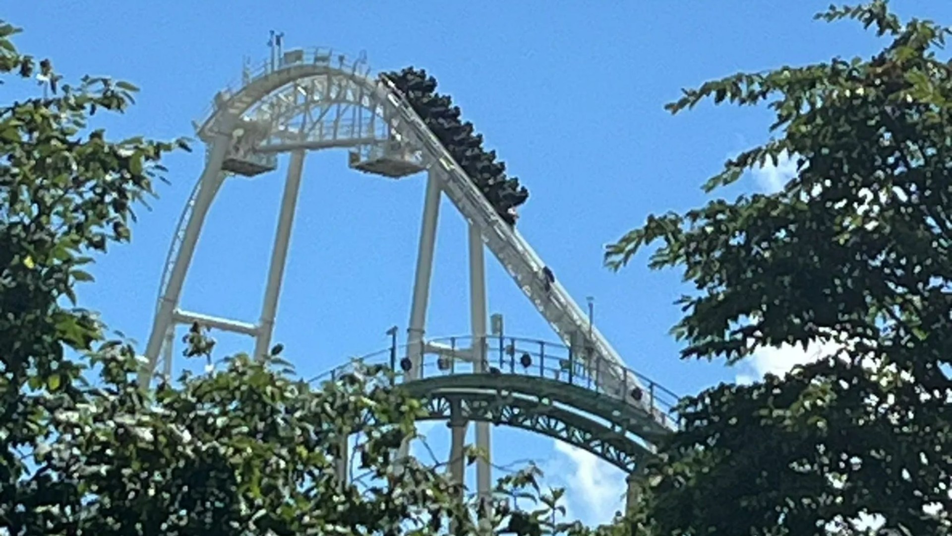 Chaos as UK’s tallest rollercoaster breaks down Yet again leaving thrill-seekers stranded at 236ft just times soon after reopening