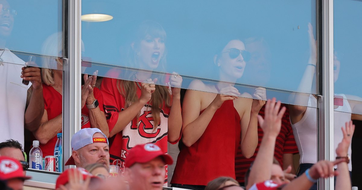 Taylor Swift Fans Herself Off During Travis Kelce Chiefs Game Entrance