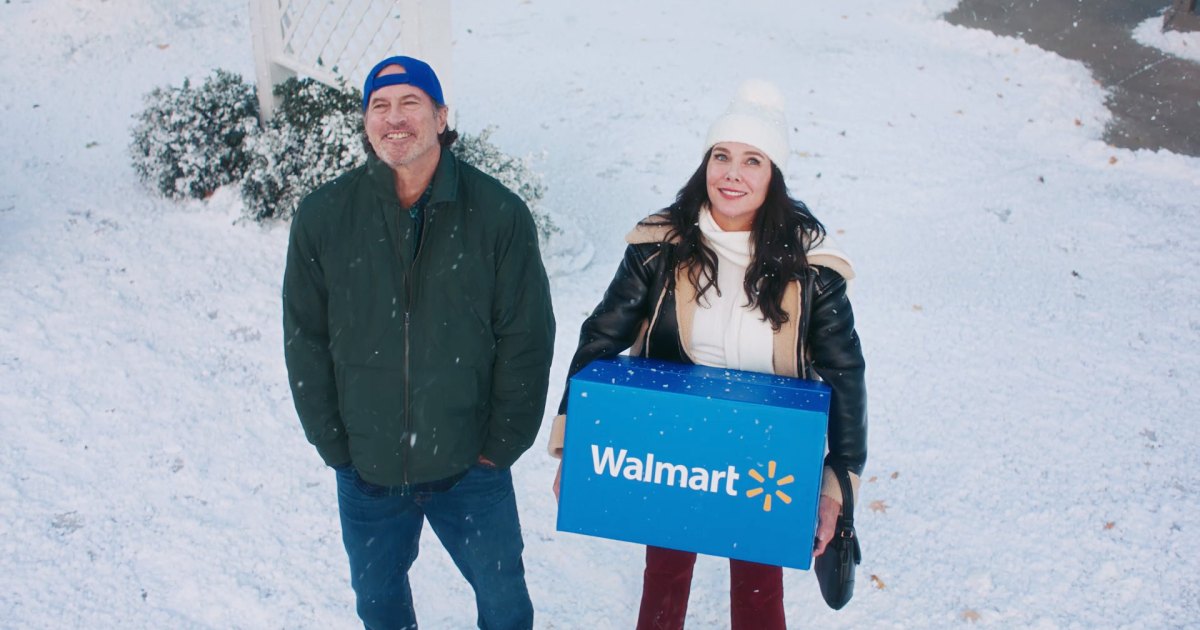 Gilmore Girls’ Lorelai and Luke Reunite for the Holidays in Walmart Ad